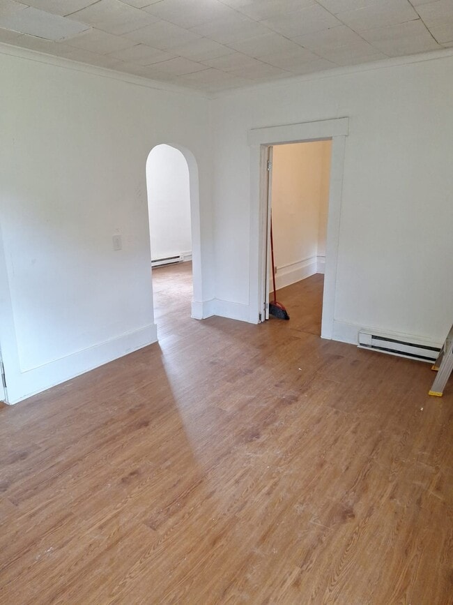 Building Photo - 205 Beecher St Unit 3