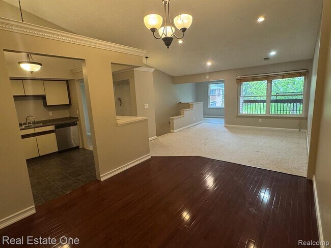 Photo - 19317 Surrey Ln