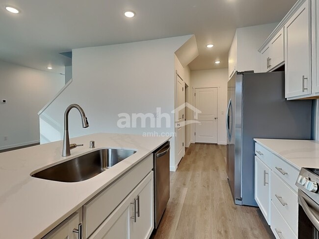 Photo - 5140 Turnstone St SE