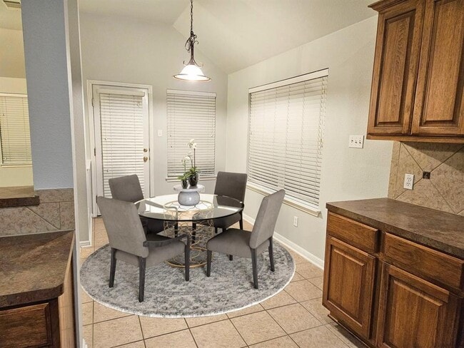 Photo - 15301 Fernhill Dr