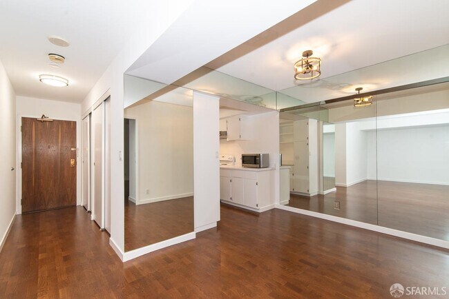 Photo - 1177 California St