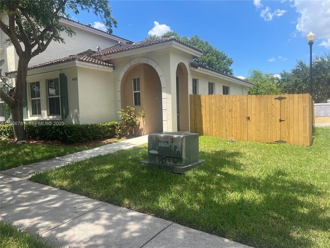 Photo - 4287 NE 9th St