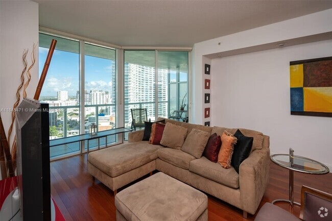 Building Photo - 1900 N Bayshore Dr Unit 2116 Rental