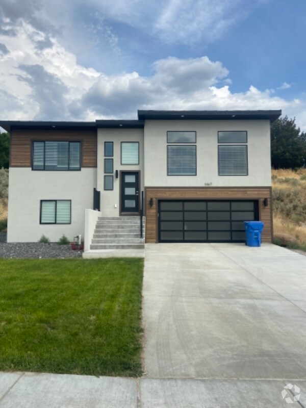 Building Photo - 1467 Surprise Valley Rd Rental