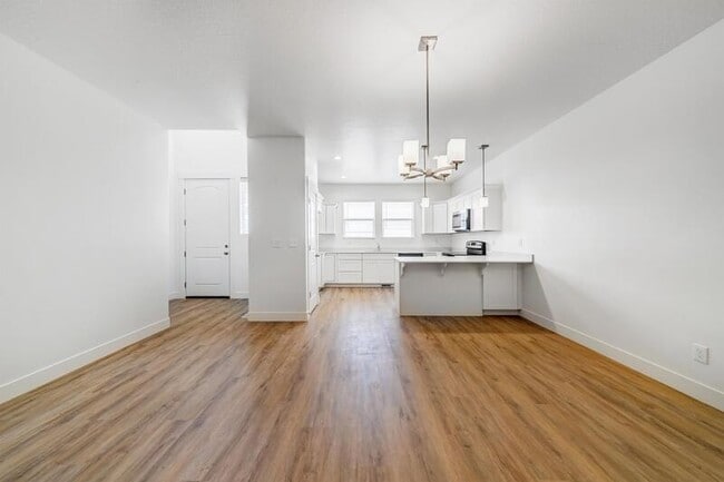 Photo - 3904 Hardman Way