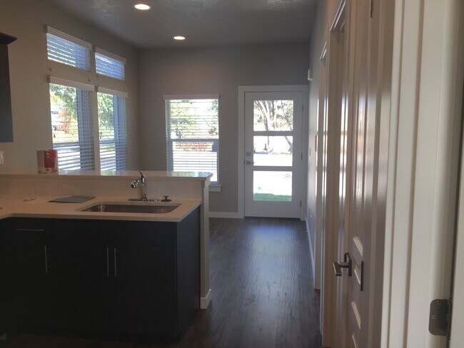 Photo - 1575 NE Rumgay Ln Townhome