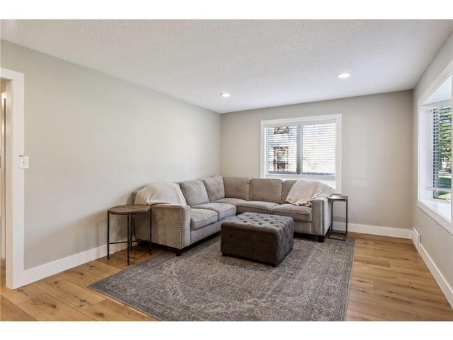 Photo - 311 Park St E