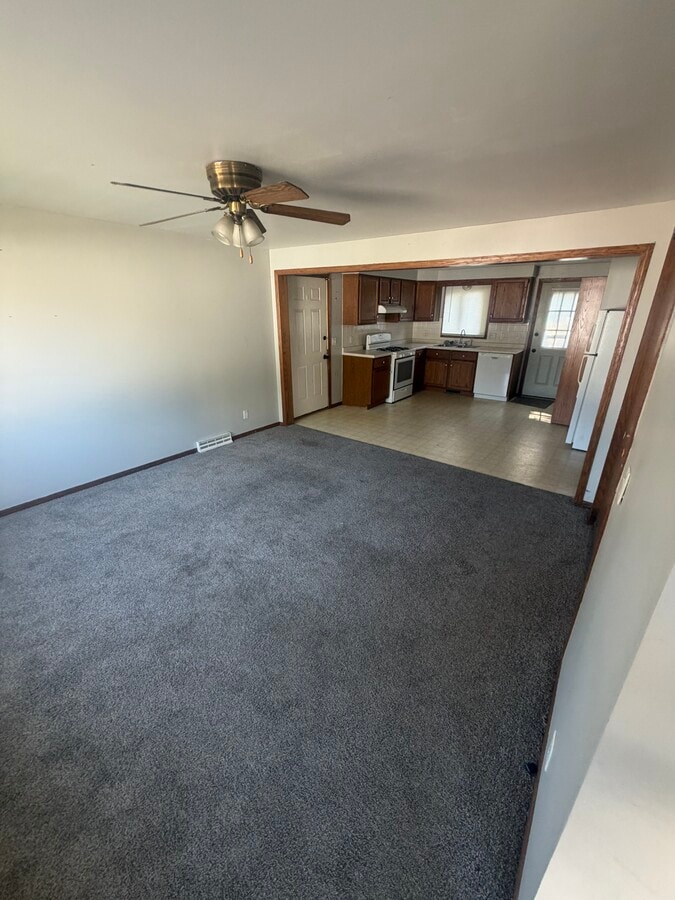 Photo - 405 N State St