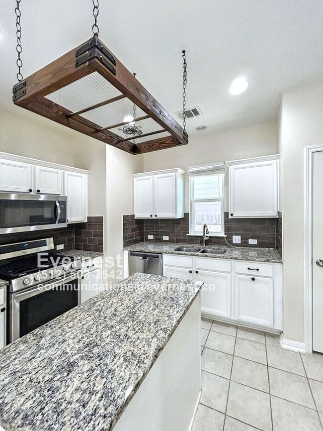 Photo - 139 Wainscot Oak Wy