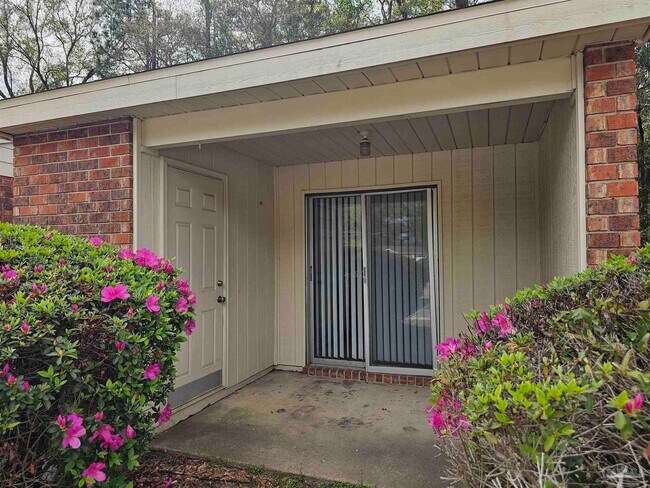 Photo - 6288 Hamilton Bridge Rd