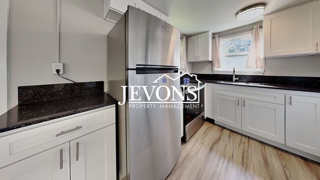 Photo - 107-109 Sunnyhill Rd W Unit 107