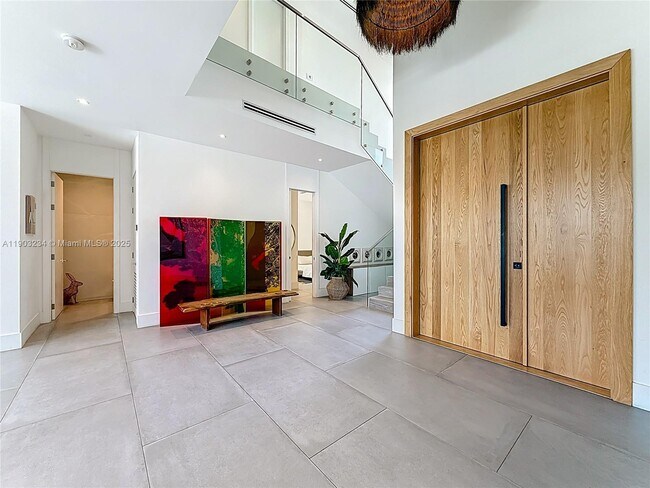 Photo - 561 Warren Ln