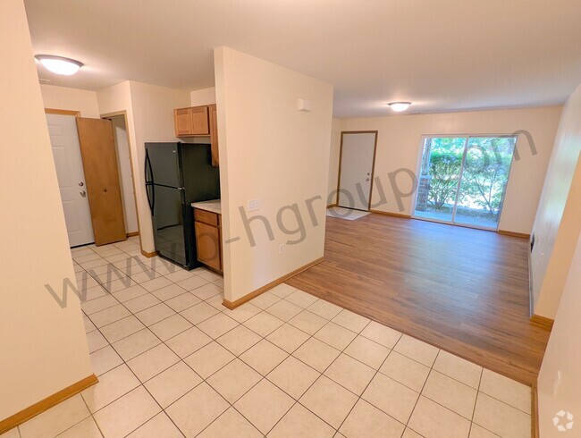 Building Photo - 8760 Sheridan Rd Unit Apt 4