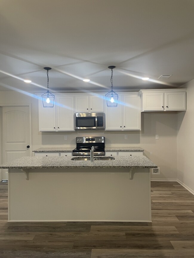 Photo - 1048 Heritage Way