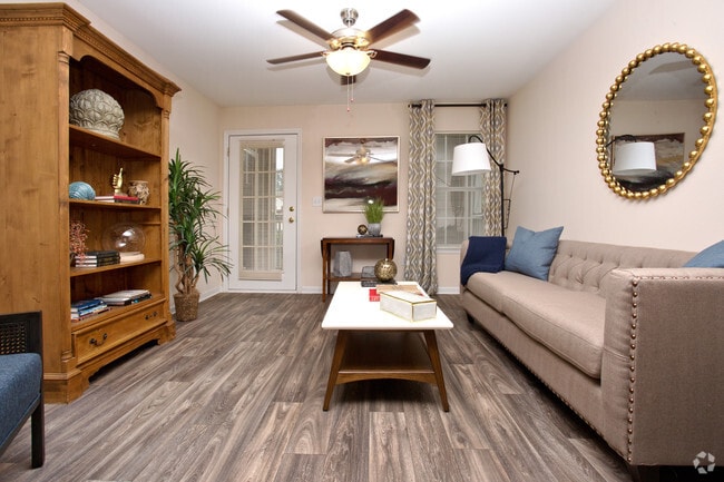 1BR, 1BA - 806 SF - EVERGREEN COMMONS