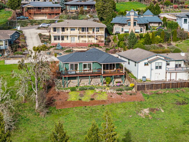 Photo - 530 Sunridge Ln