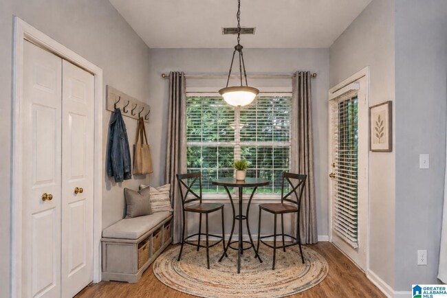 Photo - 560 Summit Cir