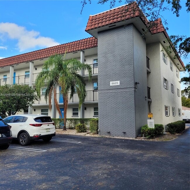 Building Photo - 8605 W Sample Rd Unit 111