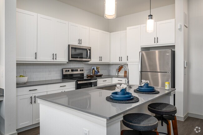 1BR, 1BA - 760SF