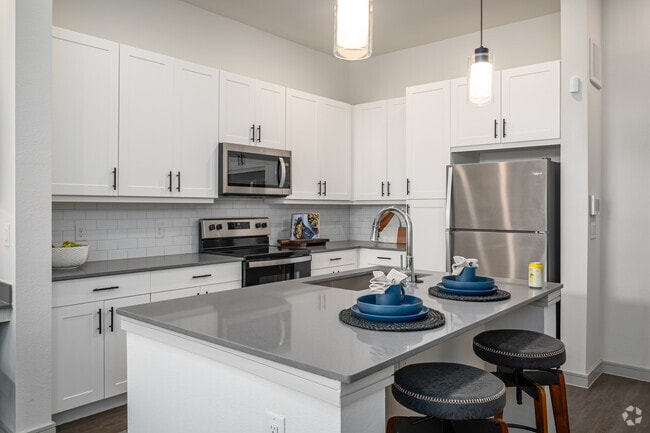 1HAB, 1BA - 760 ft² - The Waterview