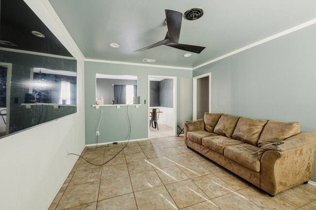 Photo - 1529 E 52nd St