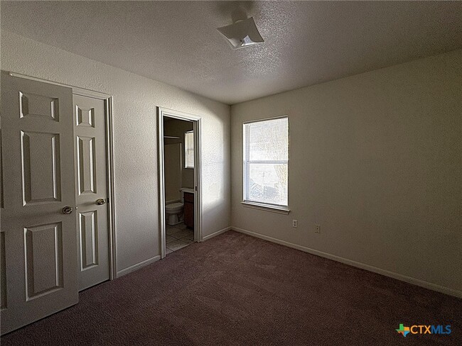 Photo - 1002 W Avenue B