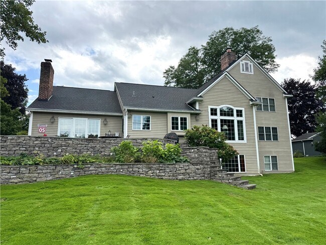 92 N Country Club Dr