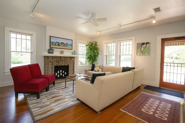 Photo - Best located house in West Campus, 6 large bedrooms open floorplan.