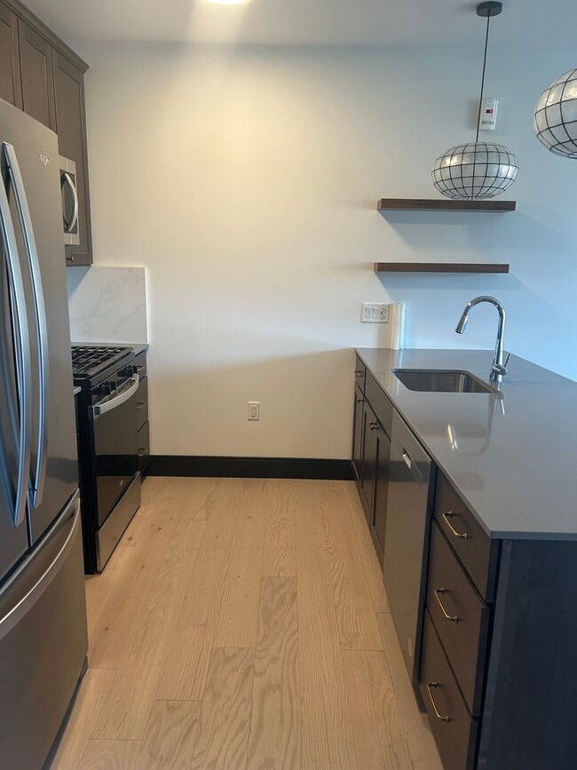 Photo - Gorgeous 1BR/1BA Available Now!!  Great Po...