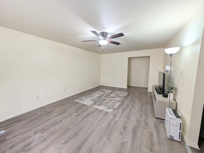 Photo - 125 Riverview Ct Unit 125