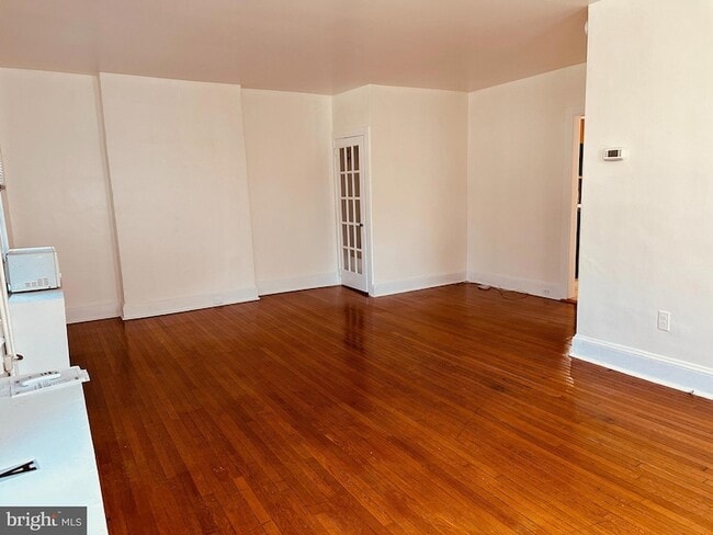 Photo - 1010 Girard Ave