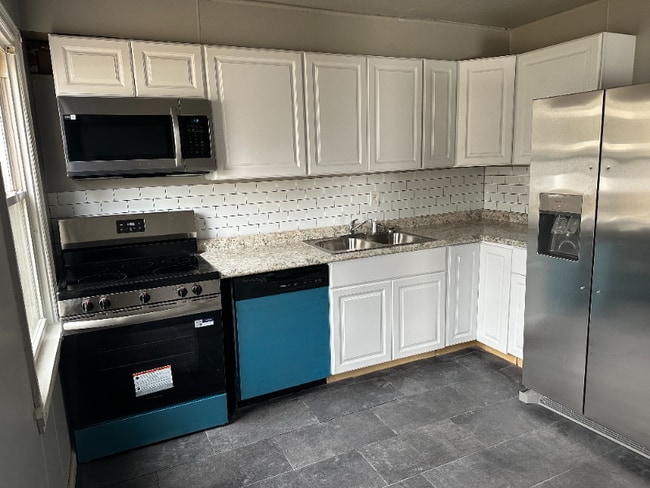 Photo - 458 Plaza Ave