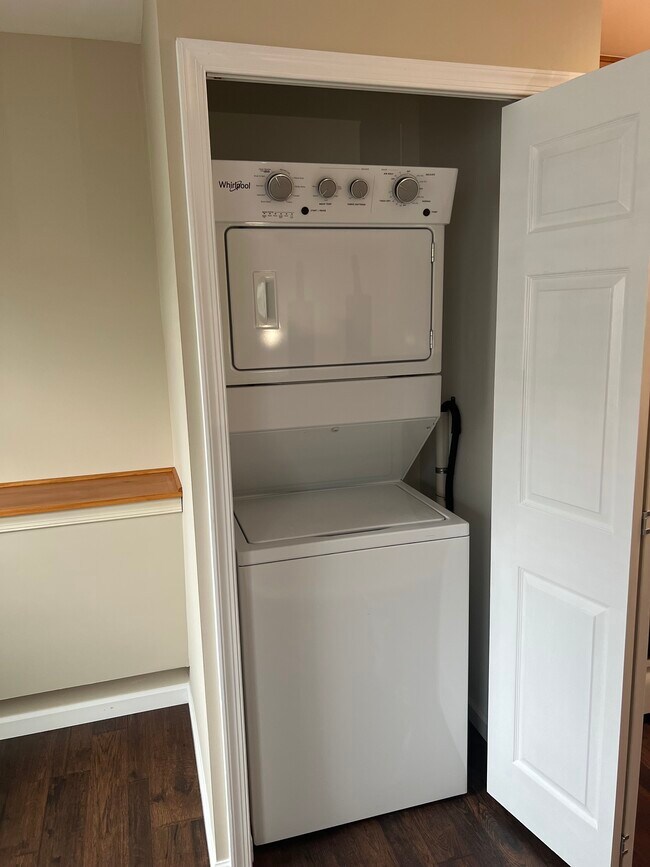 In unit washer / dryer - 403 S Main Street Unidad G102