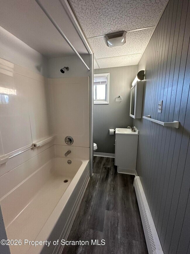 Photo - 148 Monroe St