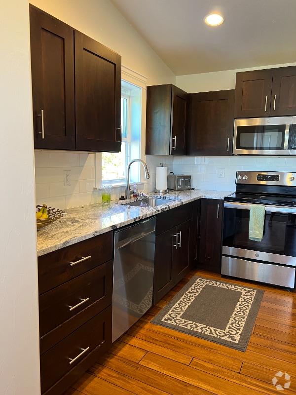 Building Photo - 1538 Cobb Hill Rd Rental