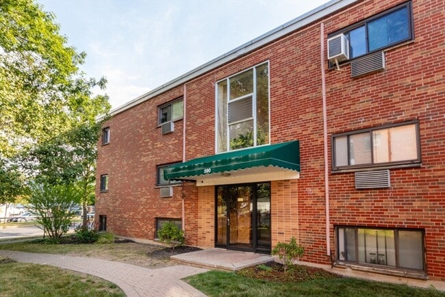 Building Photo - 590 American Legion Hwy Unit 6 Rental