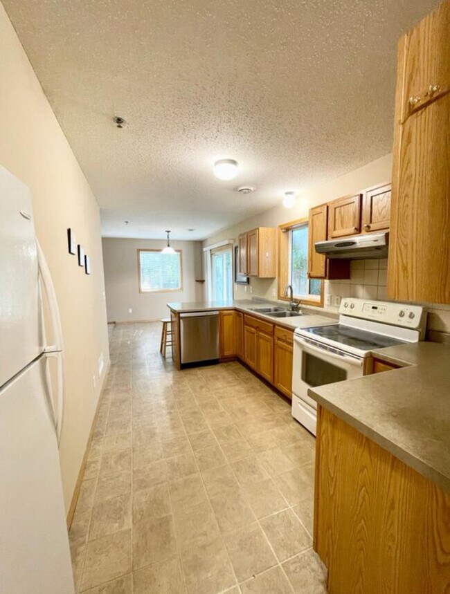 Kitchen - 10172 Stutz Ct NE