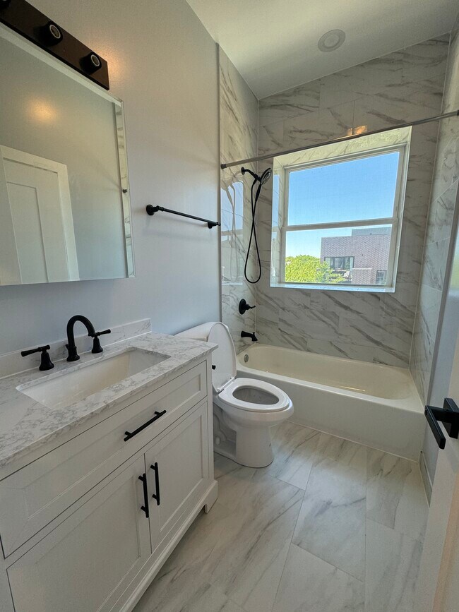 Photo - 4901 N Kenmore Ave Unit 2