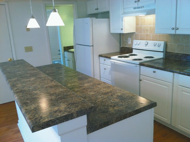 2B/ 1B - Upgraded Kitchen