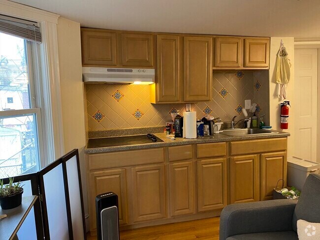 Building Photo - 95 Boylston St Unit 1L Rental