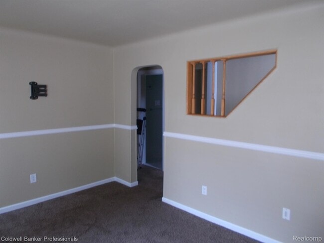 2205 E 10 Mile Rd