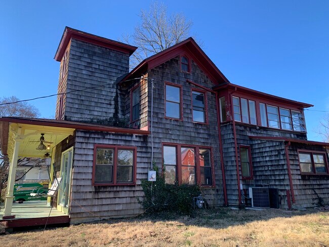 1 large bedroom and bathroom in shared house - 605 Greenbank Rd