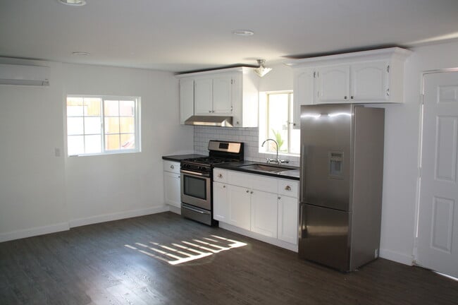 Building Photo - 1012 Laguna Ave Unit 1012