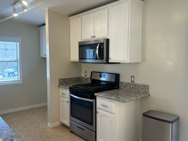 Photo - 15327 Pimenta Ave