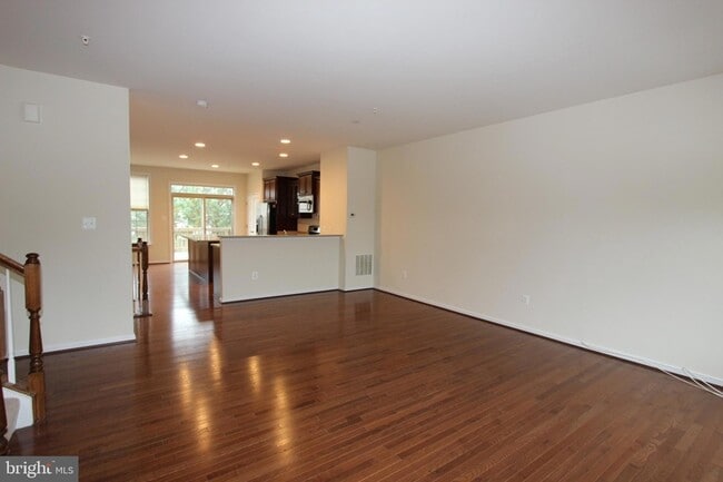 Photo - 325 Hersden Ln