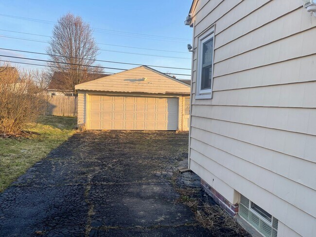 Photo - 15717 Northwood Ave