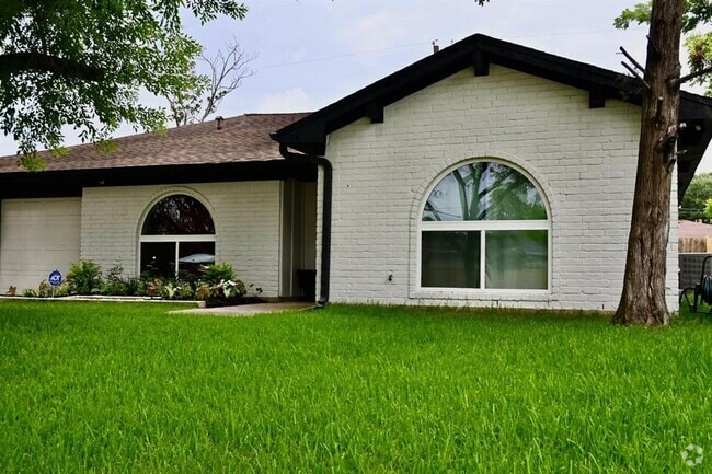 Building Photo - 11827 McLain Blvd Rental
