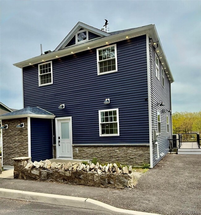 Building Photo - 52 Roe Ave