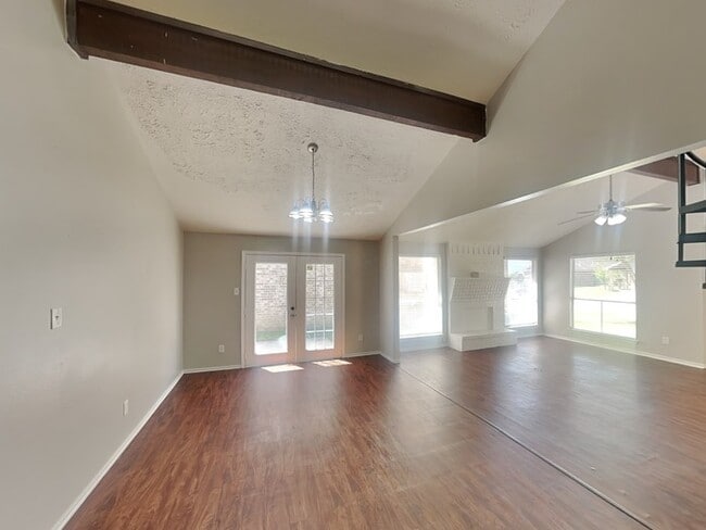 Photo - 942 Somercotes Ln