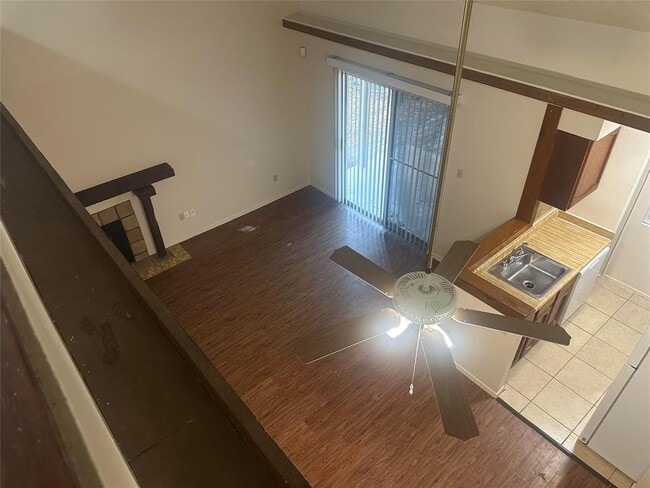 Photo - 6907 Woodhue Dr